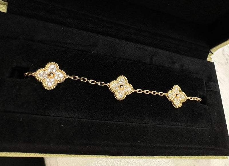 CLOVER Gold Bracelet