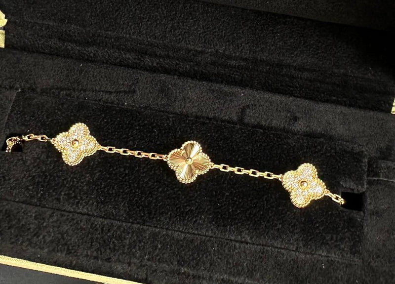 CLOVER Gold Bracelet